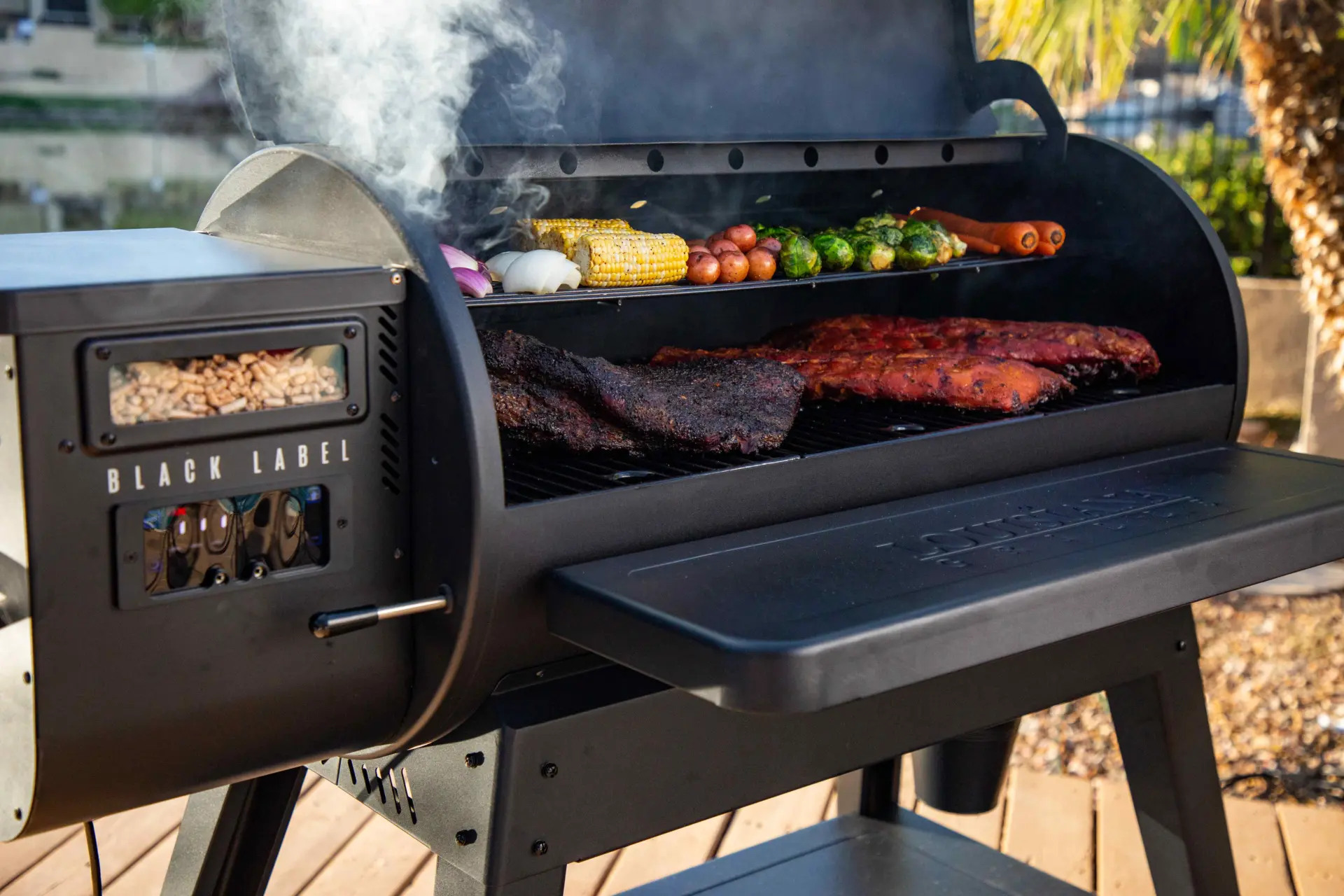 Louisiana Grills Black Label Series Smoker